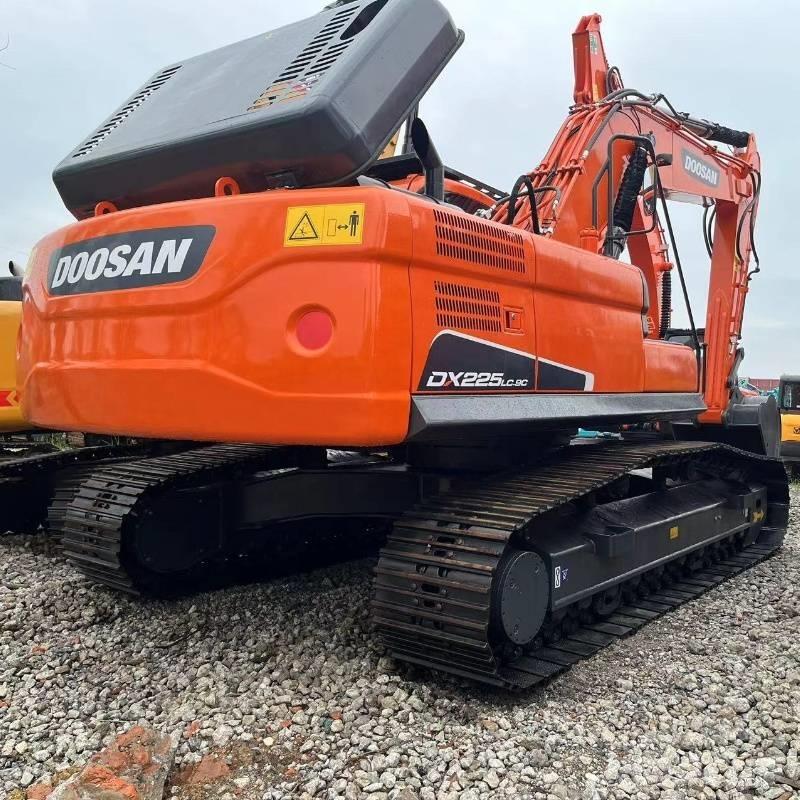 Doosan DX 225 Pásové rýpadlá