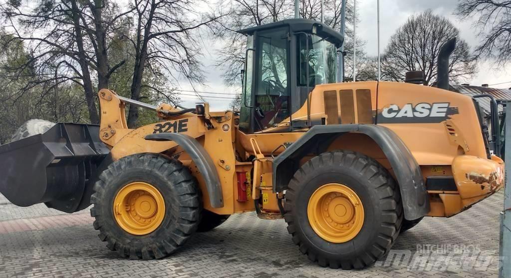 CASE 821 E Kolesové nakladače