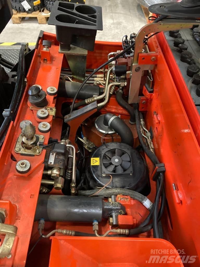 Linde E25/600/336 Vozíky do úzkych uličiek