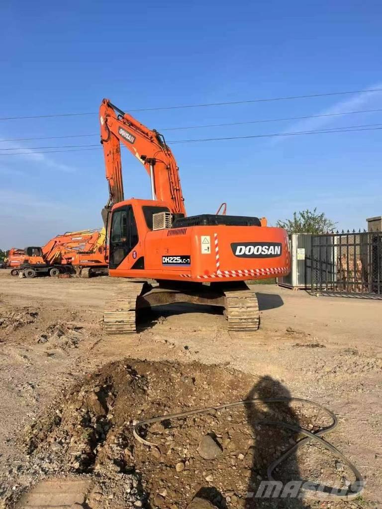 Doosan DH 225 LC-9 Pásové rýpadlá