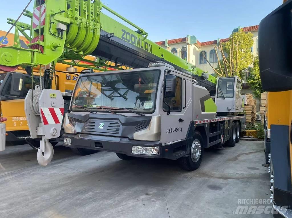 Zoomlion ZTC 251 V Univerzálne terénne žeriavy