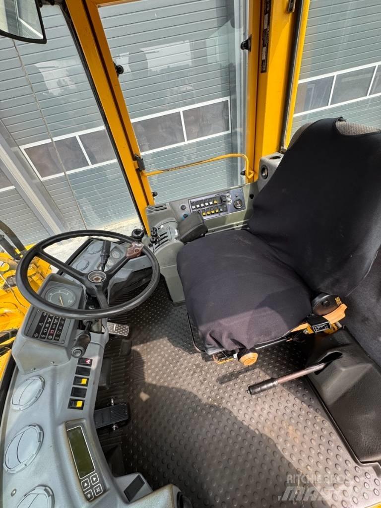 Volvo L90B Kolesové nakladače