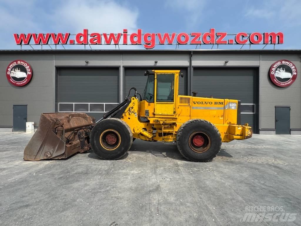 Volvo L90B Kolesové nakladače