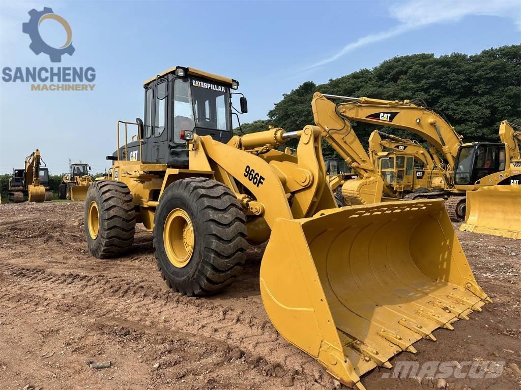 CAT 966 F Kolesové nakladače