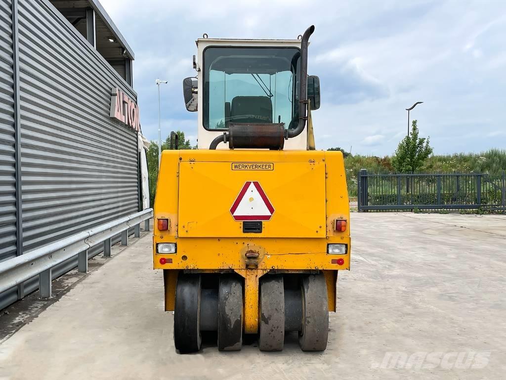 Dynapac CP 142 Pneumatikové valce