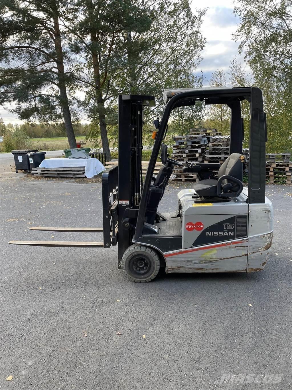 Nissan 15 Akumulátorové vozíky