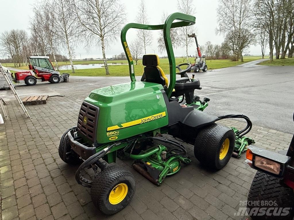 John Deere 8800 Samochodné kosačky
