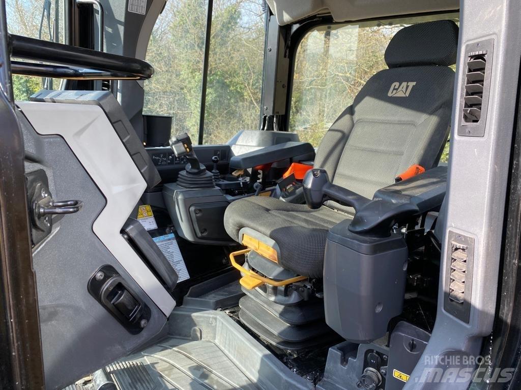 CAT D 6 Pásové dozéry