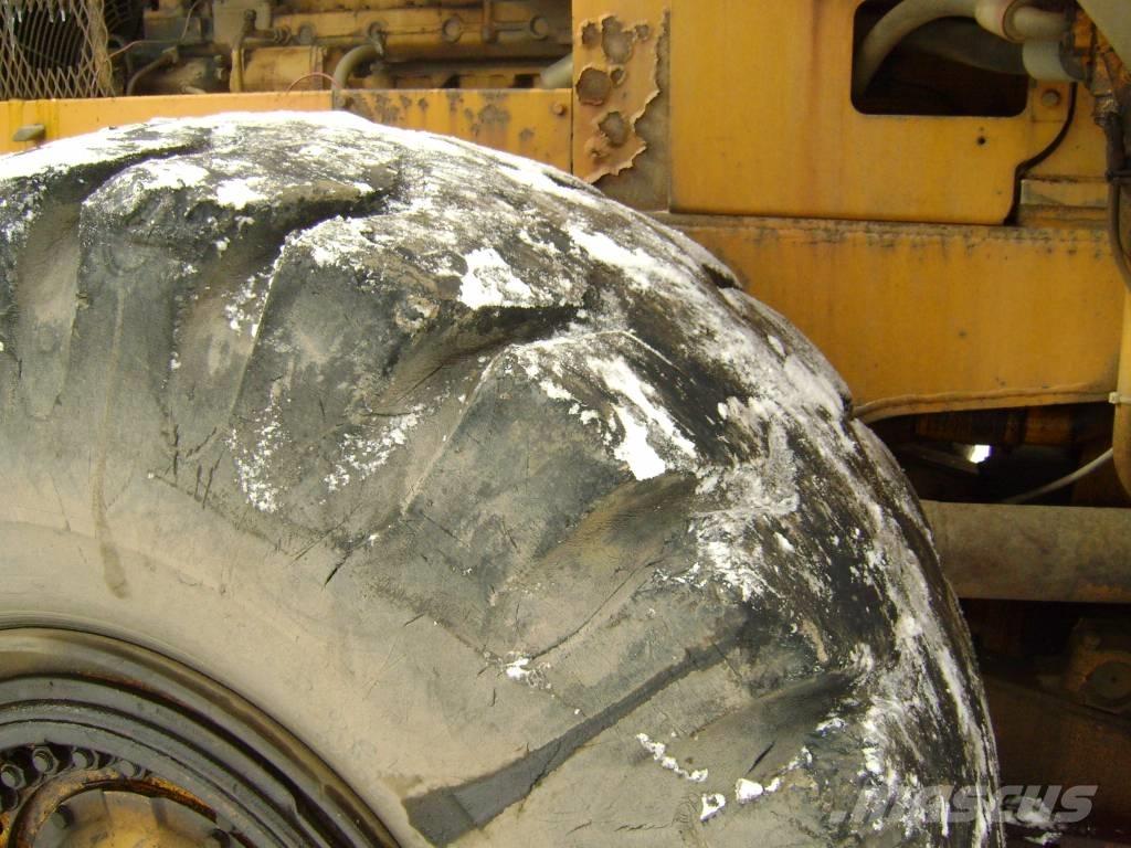 CAT 980B Kolesové nakladače