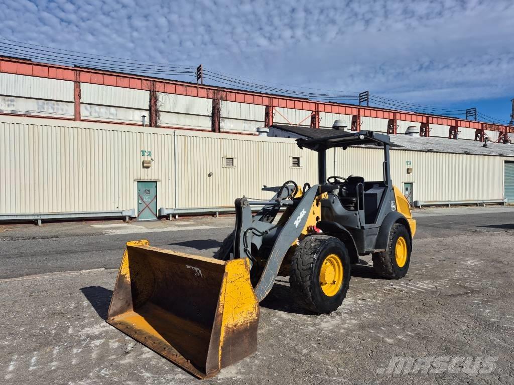 John Deere 204 K Kolesové nakladače