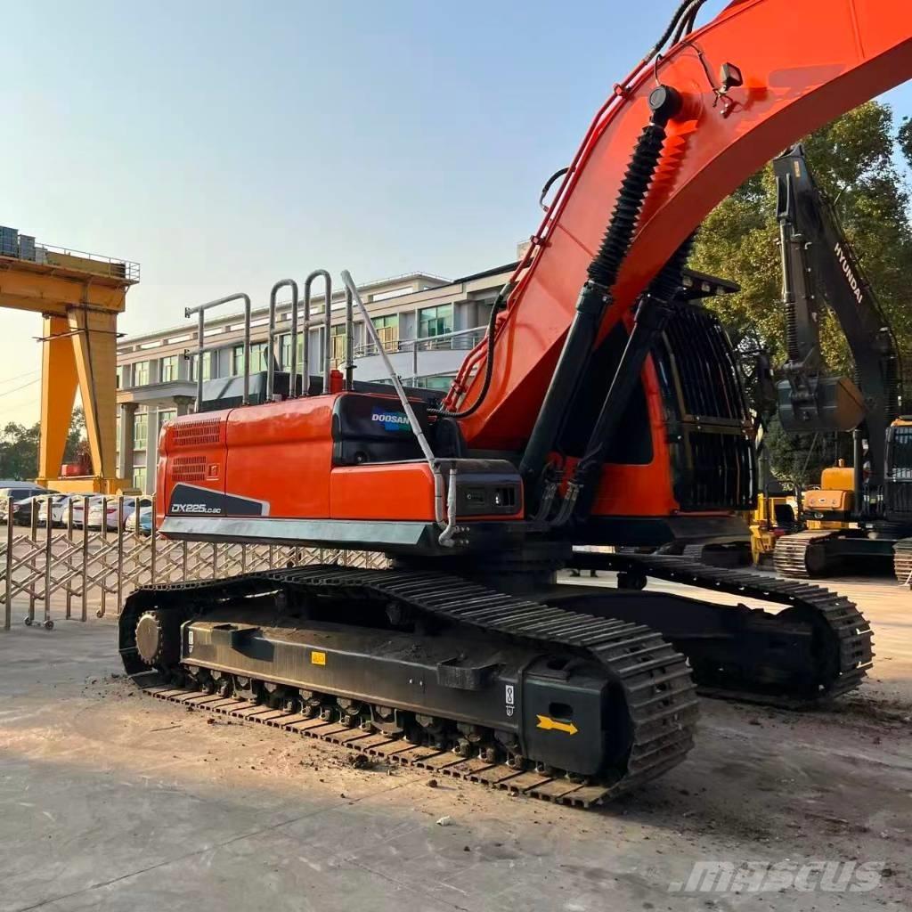 Doosan DX225LC-9C Pásové rýpadlá