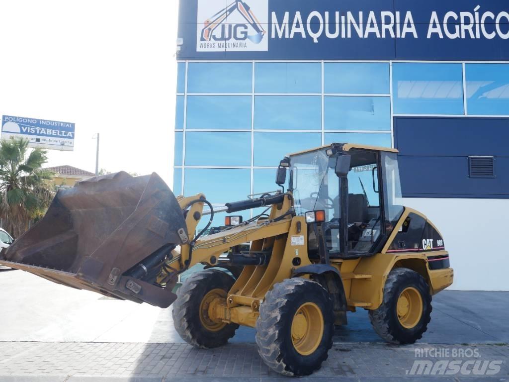 CAT 908 Kolesové nakladače