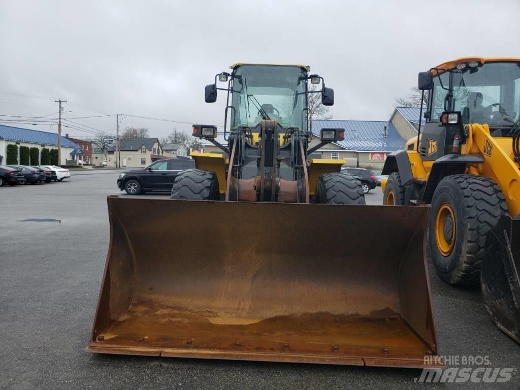 Komatsu WA 200 Kolesové nakladače