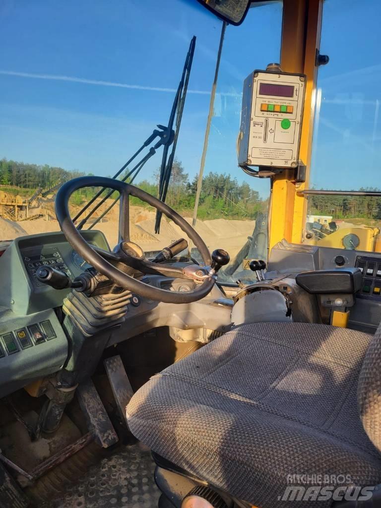 Volvo L180C Kolesové nakladače