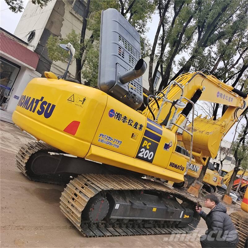 Komatsu PC 200-8 Pásové rýpadlá