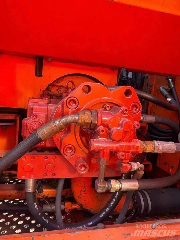 Doosan DH 300 LC-7 Pásové rýpadlá