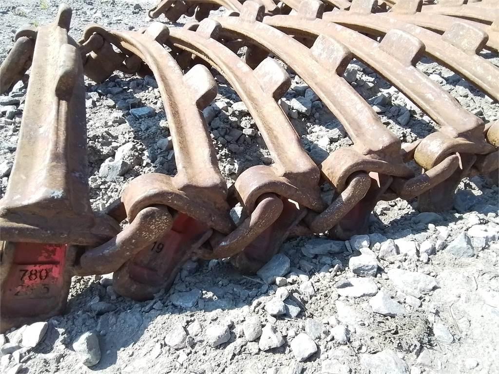 Clark CX 780x28,5 Pásy, reťaze a podvozok