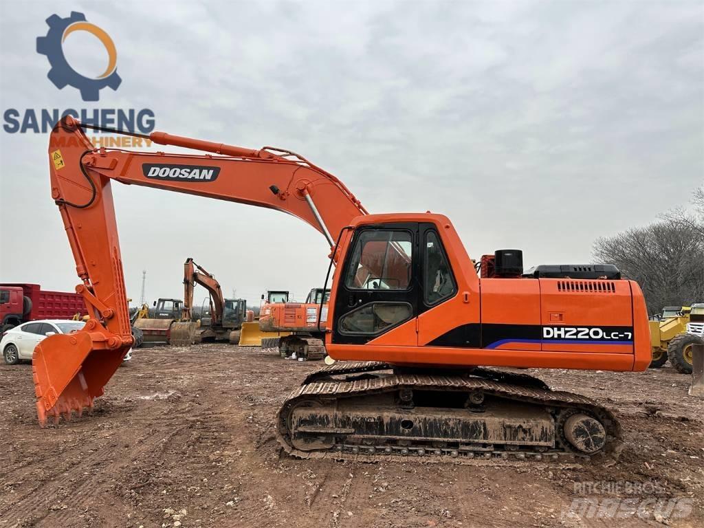 Doosan DX 220 Pásové rýpadlá