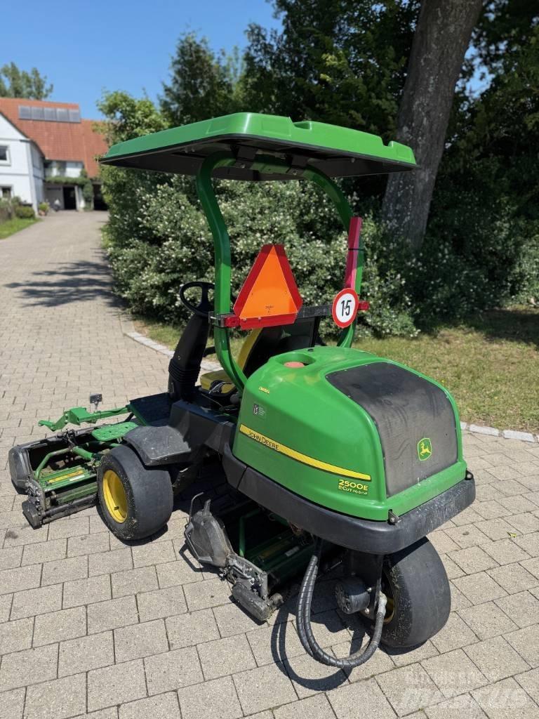 John Deere 2500 E Kosačky greenov