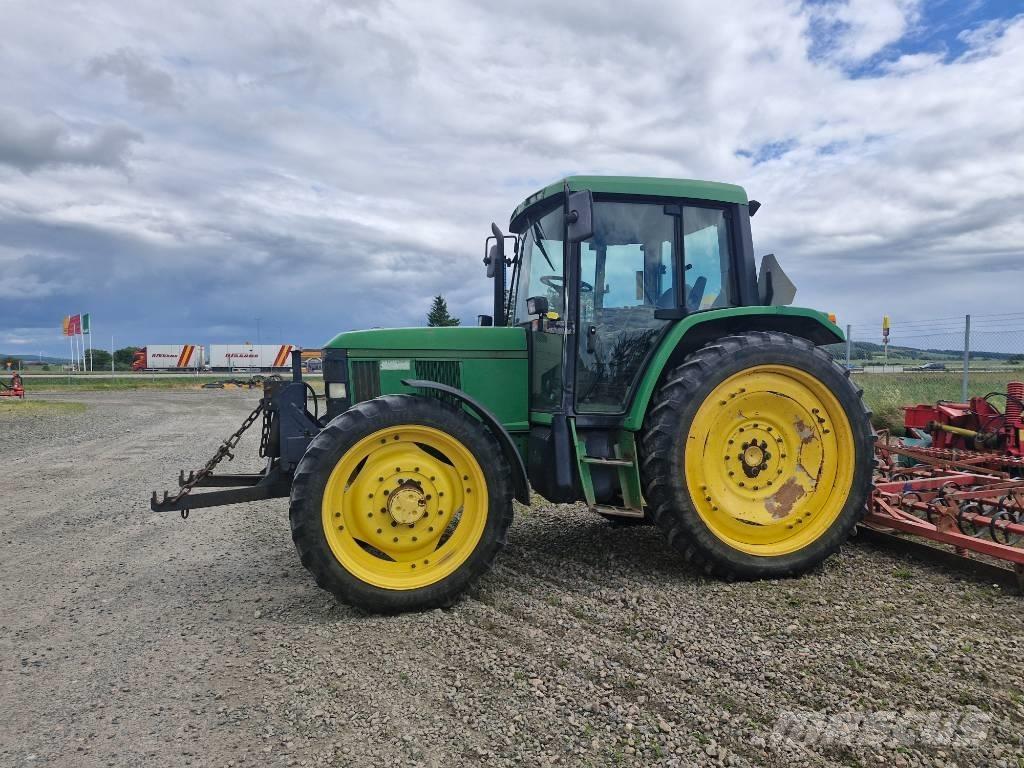 John Deere 6210 Traktory