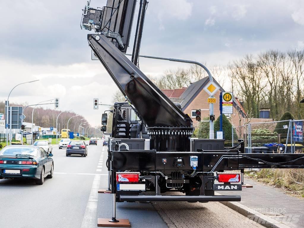 Böcker AK 37/4000 Univerzálne terénne žeriavy