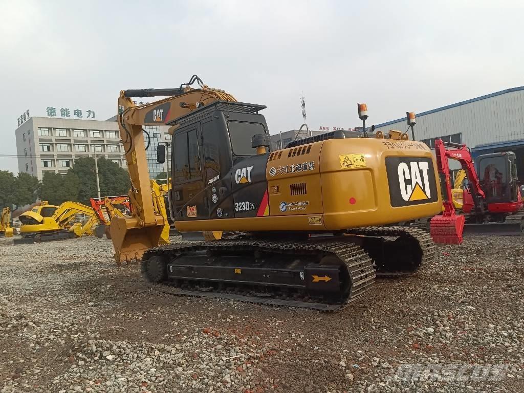 CAT 323 D Pásové rýpadlá