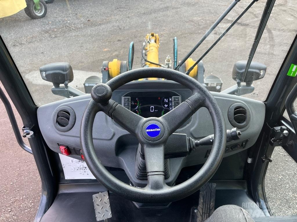 Komatsu WA80M-8 Kolesové nakladače