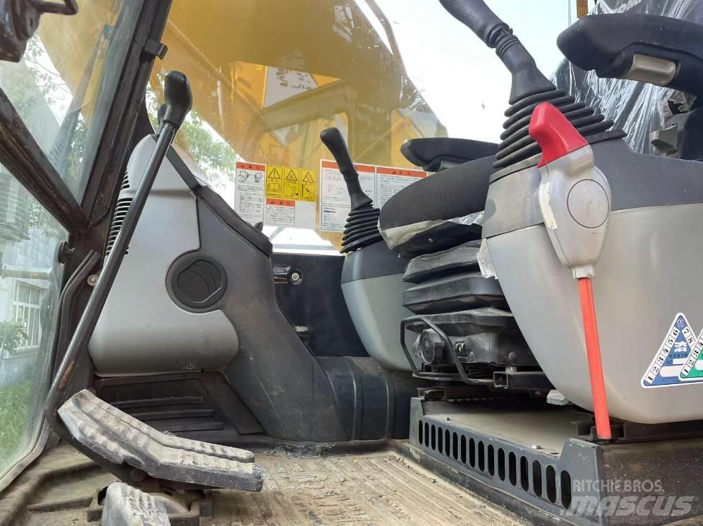 Komatsu PC 200-8 Pásové rýpadlá