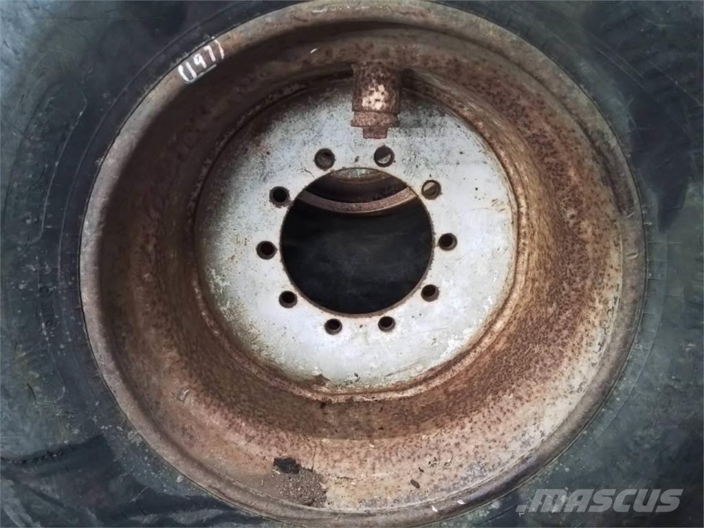 Valmet 836 20x26,5 Pneumatiky, kolesá a ráfiky