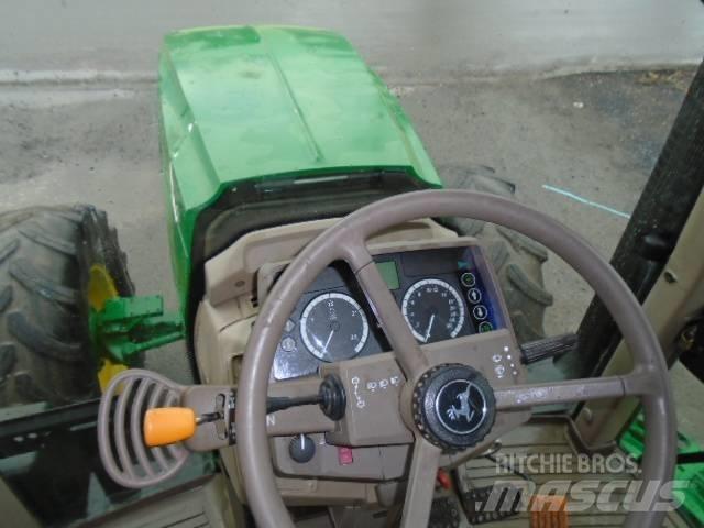 John Deere 6115 M Traktory