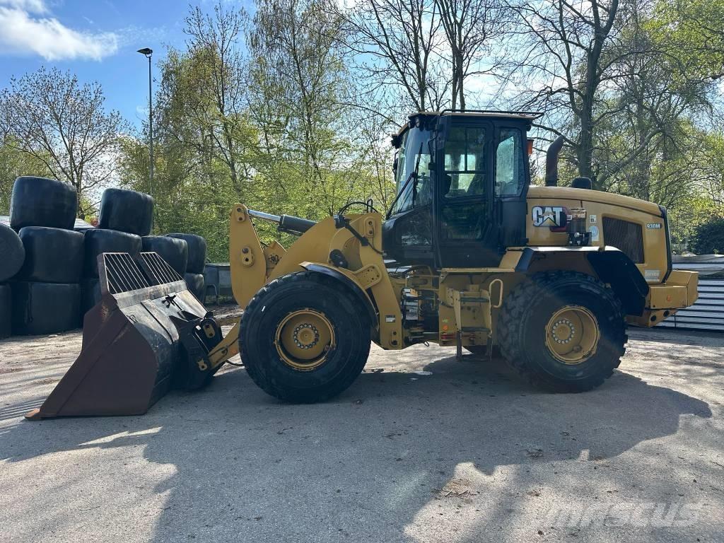 CAT 930M new tires! Kolesové nakladače