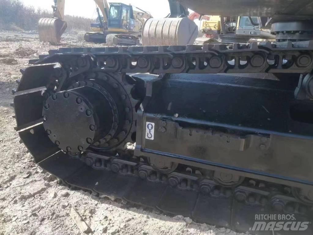 Hitachi ZX 200 Pásové rýpadlá