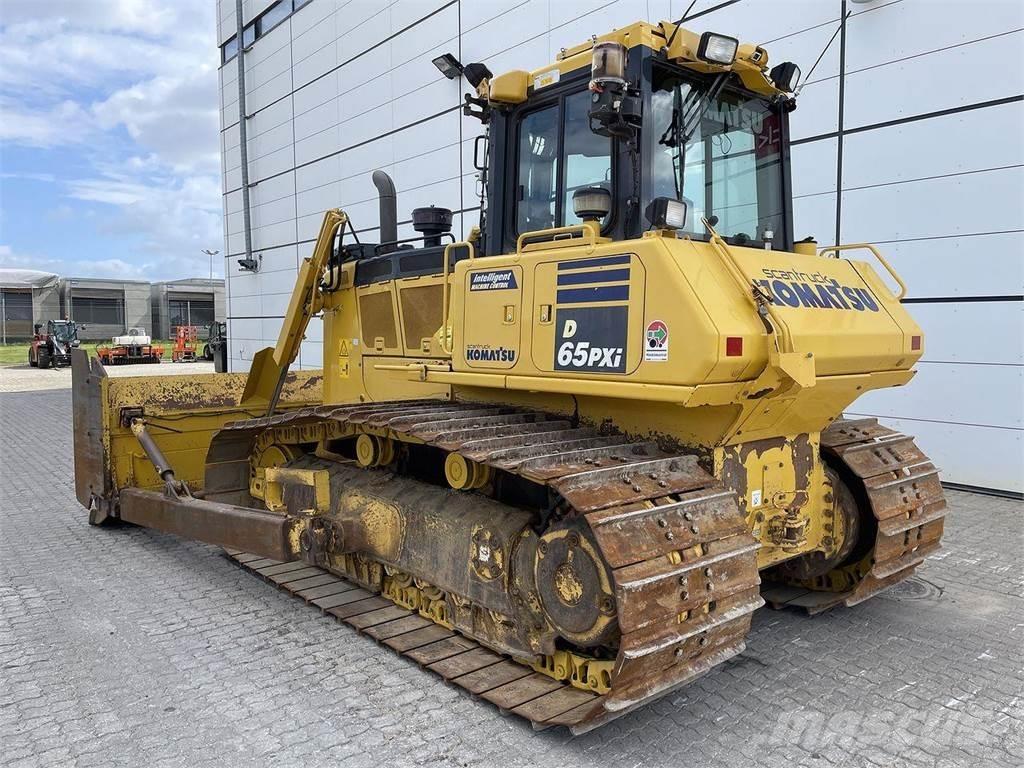 Komatsu D65PXI-18 Pásové dozéry