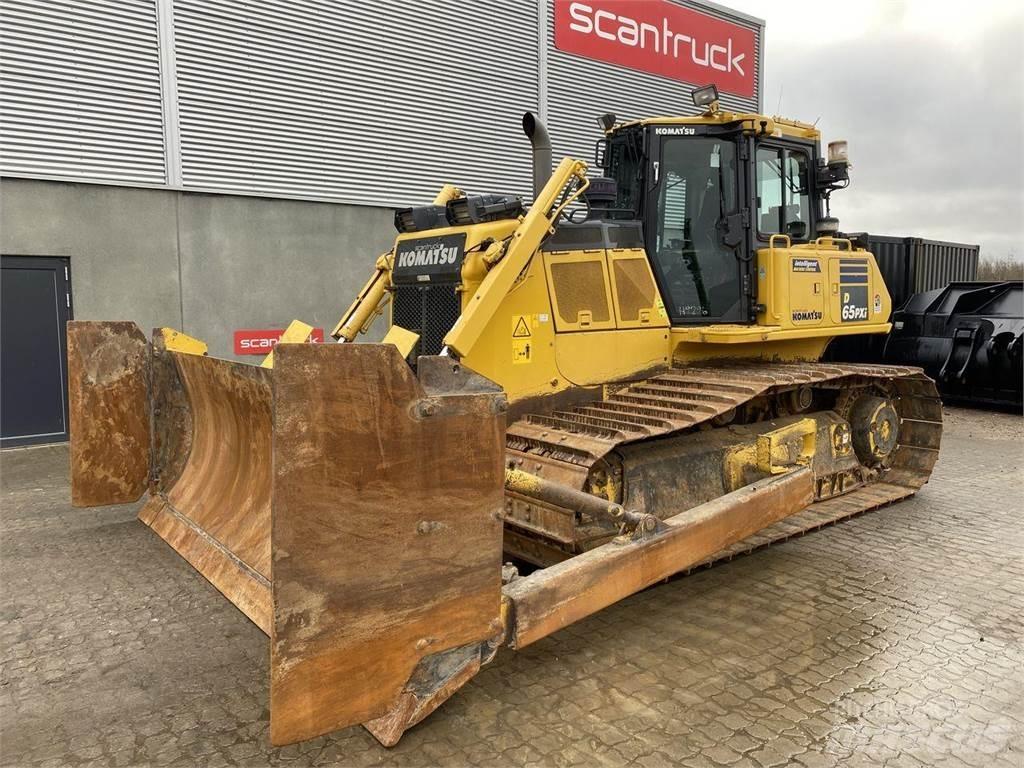 Komatsu D65PXI-18 Pásové dozéry