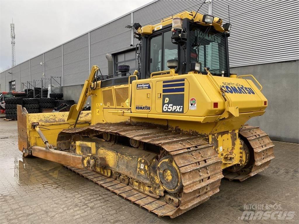 Komatsu D65PXI-18 Pásové dozéry