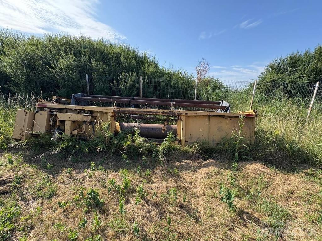 New Holland TF 42 Kombinované zberacie stroje