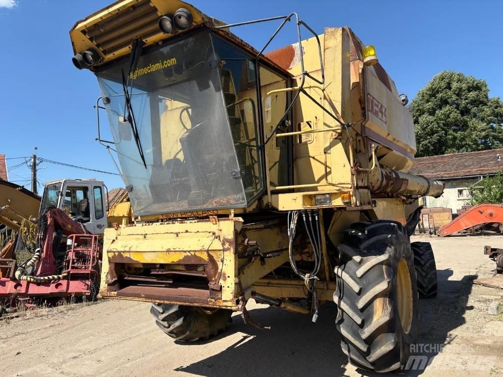New Holland TF 42 Kombinované zberacie stroje