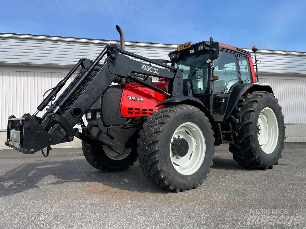 Valtra X 120 Traktory