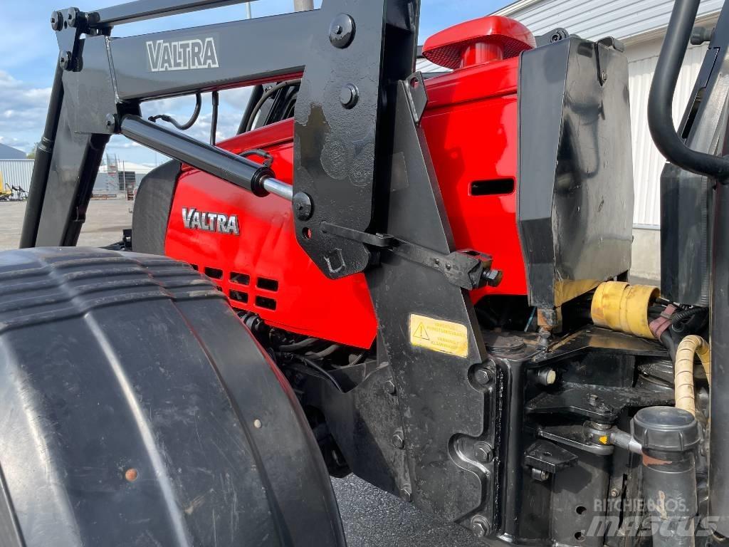 Valtra X 120 Traktory