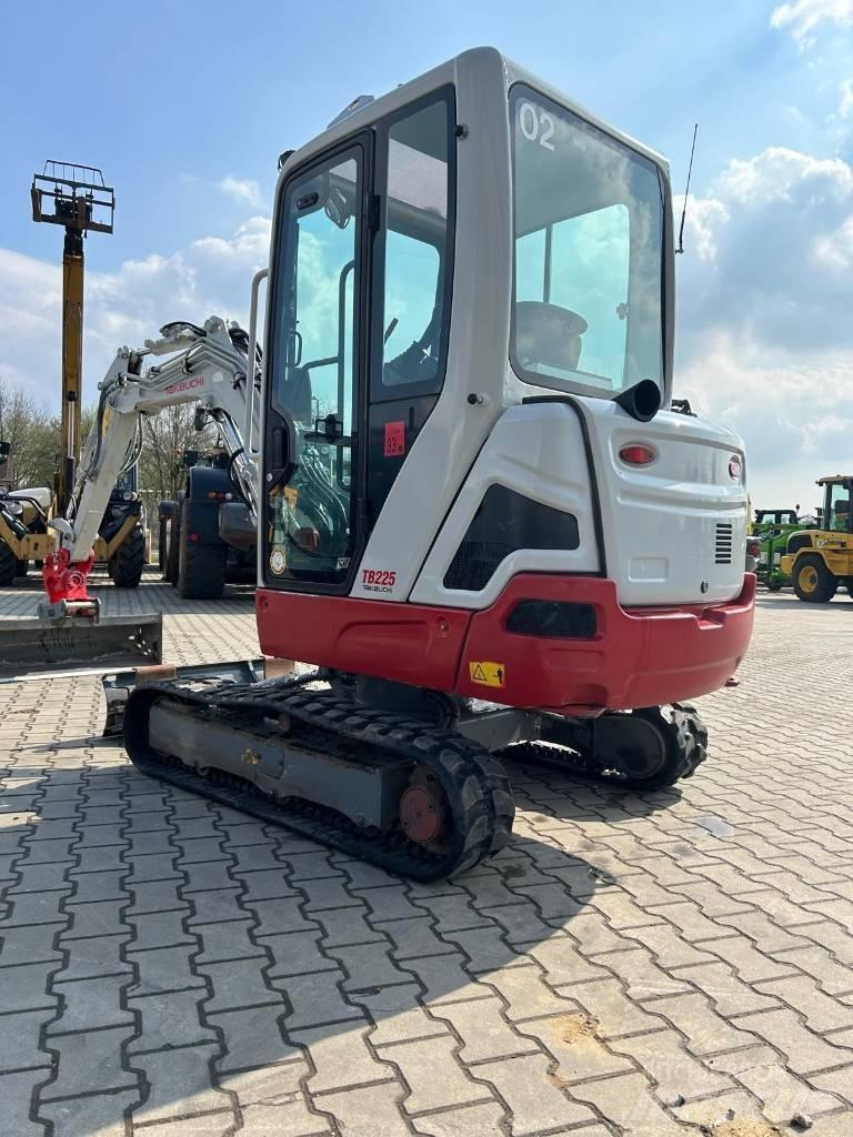 Takeuchi TB 225 Mini rýpadlá < 7t