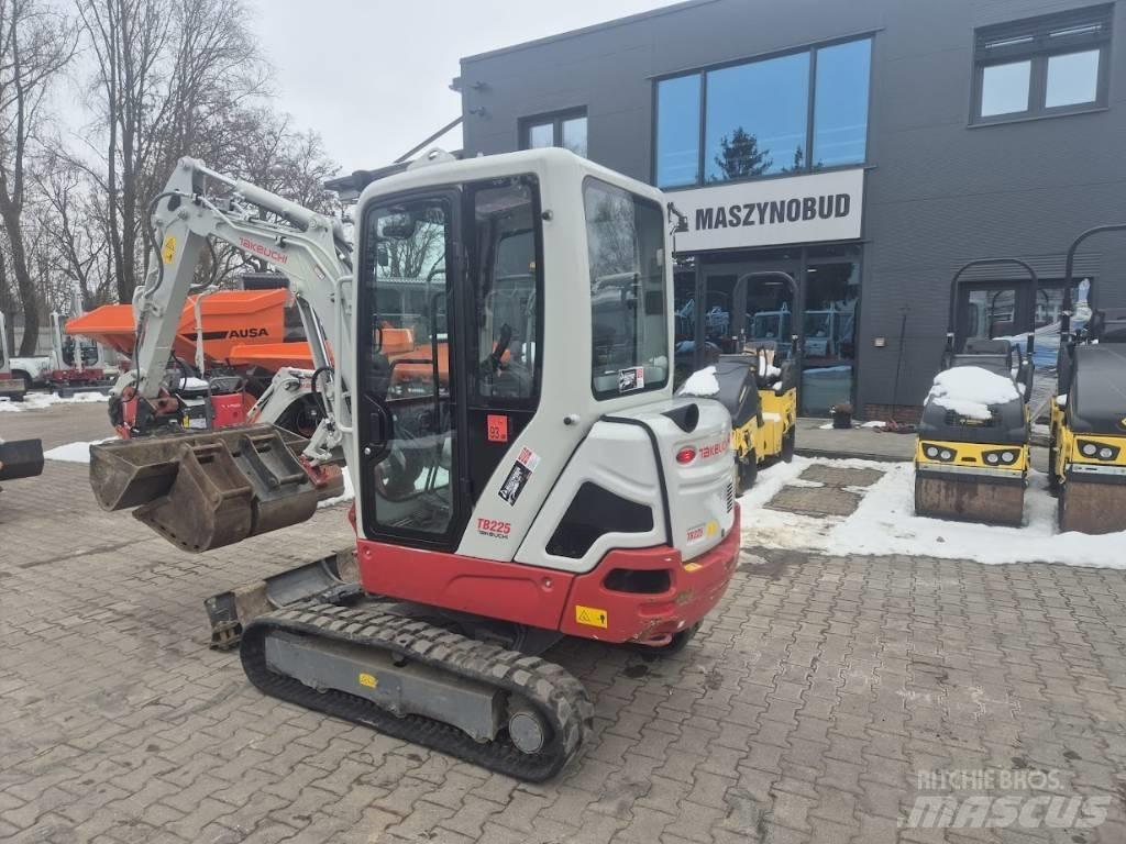 Takeuchi TB 225 Mini rýpadlá < 7t