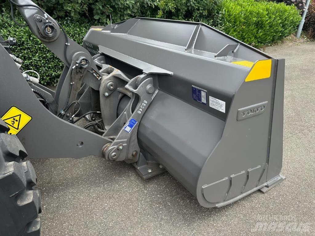 Volvo L 90 H Kolesové nakladače