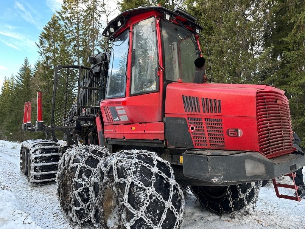 Komatsu 845 Lesné traktory