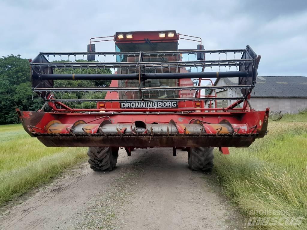 Dronningborg D 7500 Kombinované zberacie stroje