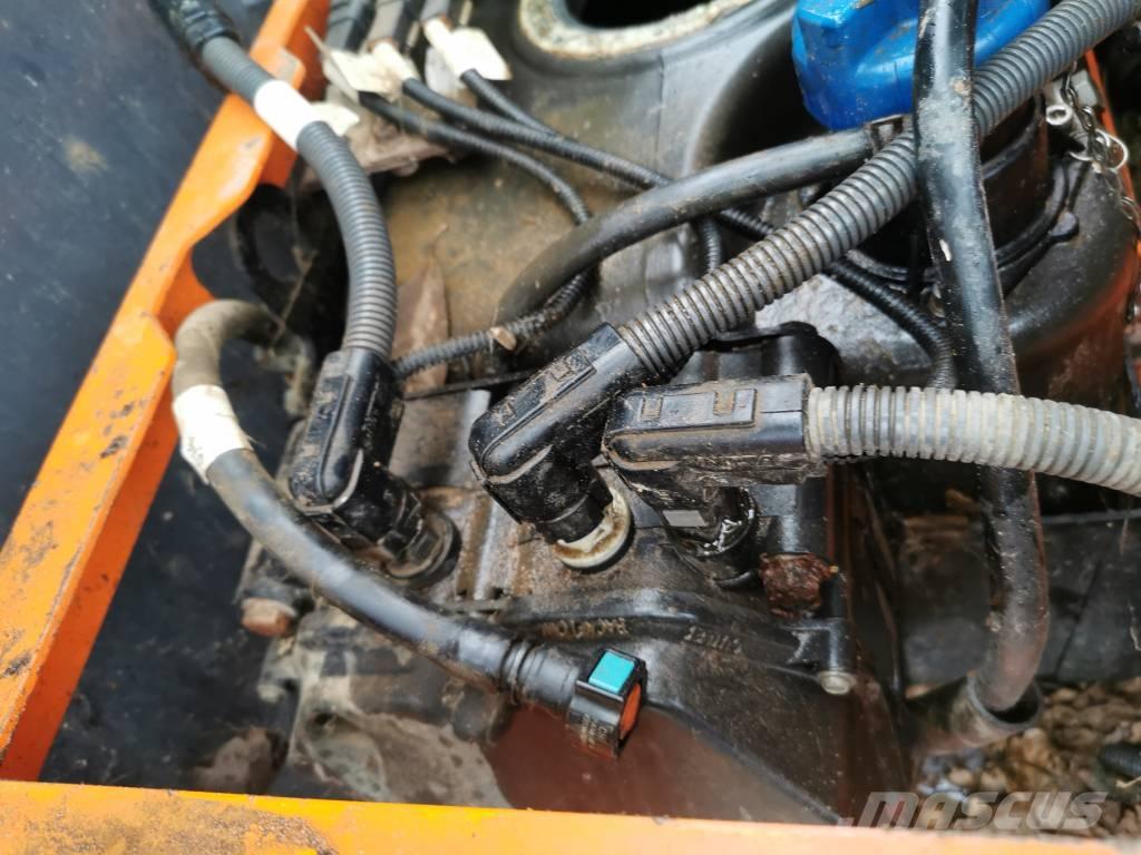 Doosan DX 225 SLR Pásové rýpadlá