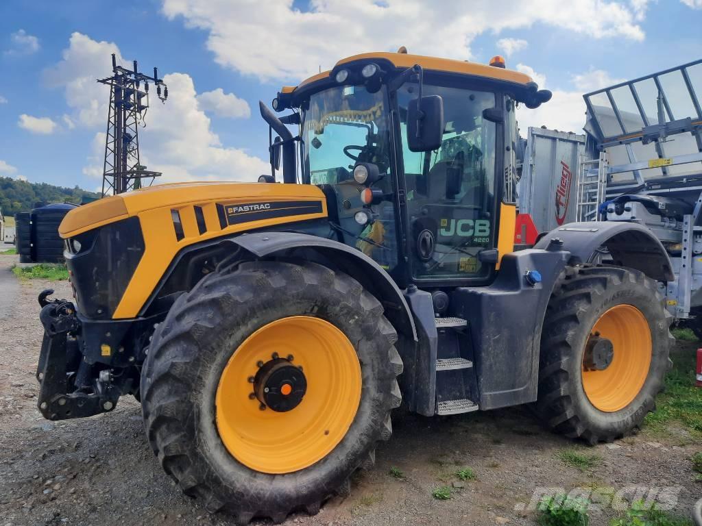 JCB Fastrac 4220 Traktory