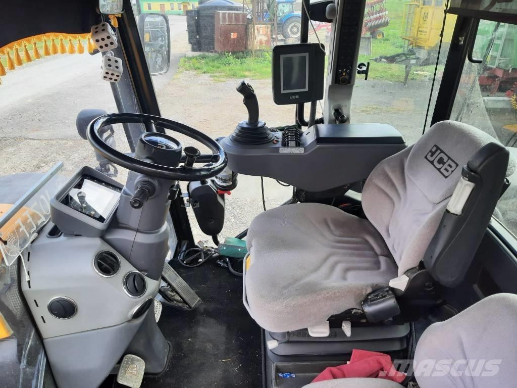 JCB Fastrac 4220 Traktory