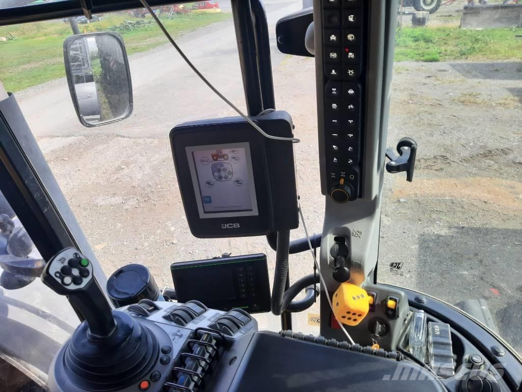 JCB Fastrac 4220 Traktory