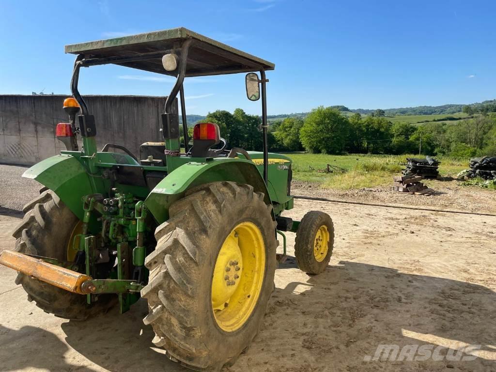 John Deere 5215 Traktory