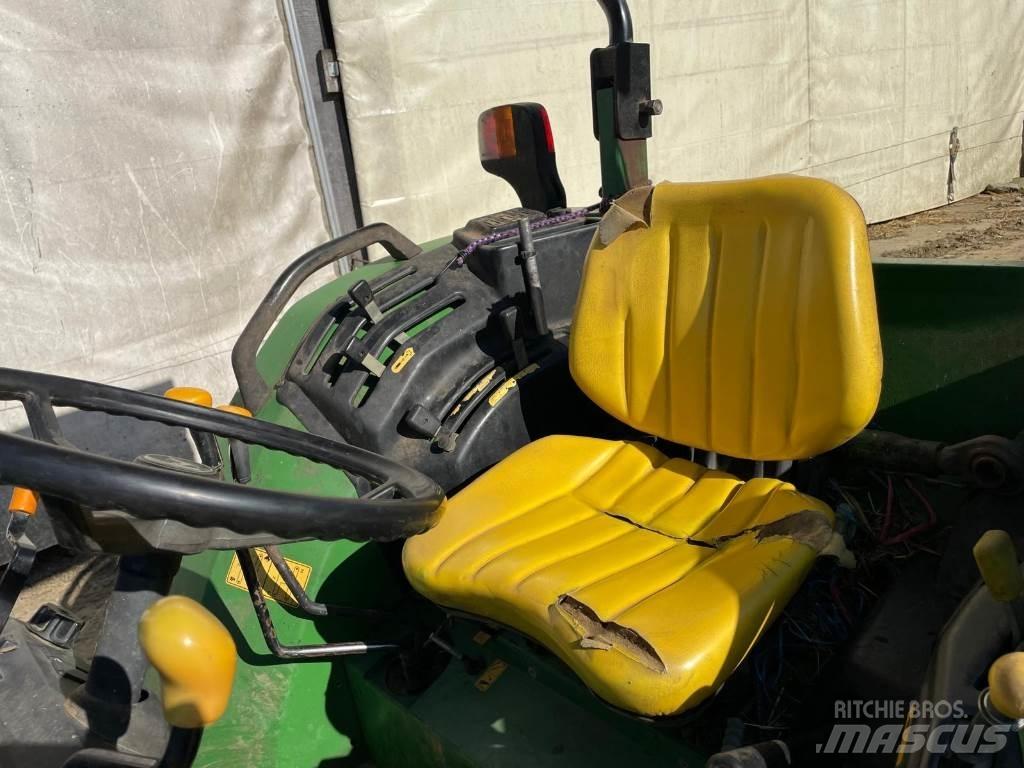John Deere 5215 Traktory